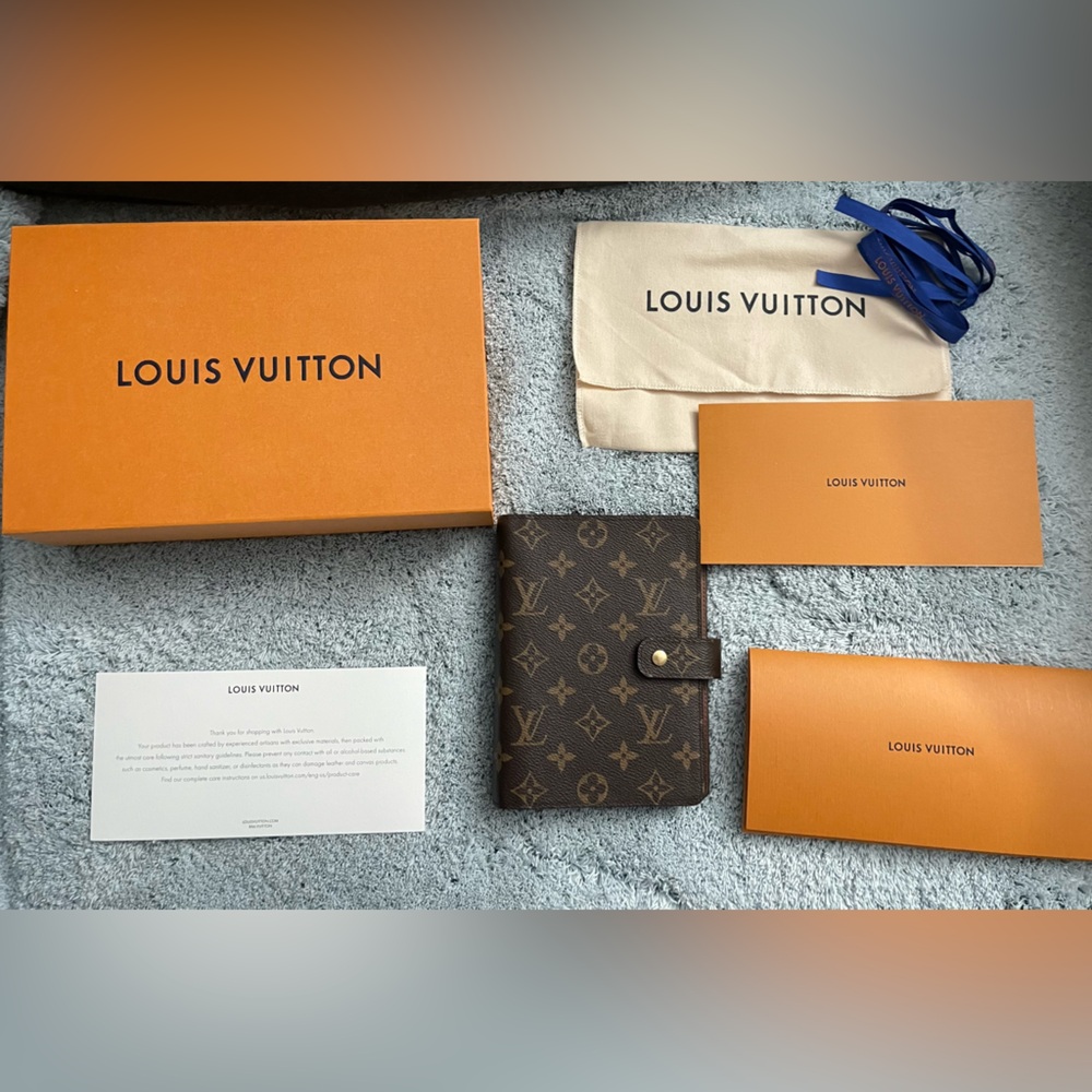 LOUIS VUITTON Medium Ring Agenda Cover